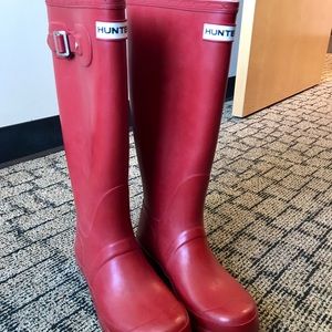 Gently worn hunter rain boots, size 7